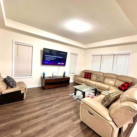 Entire Home In Niagara Falls, Canada エクステリア 写真