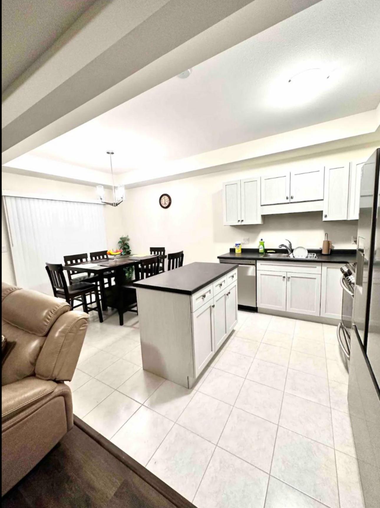 Entire Home In Niagara Falls, Canada エクステリア 写真
