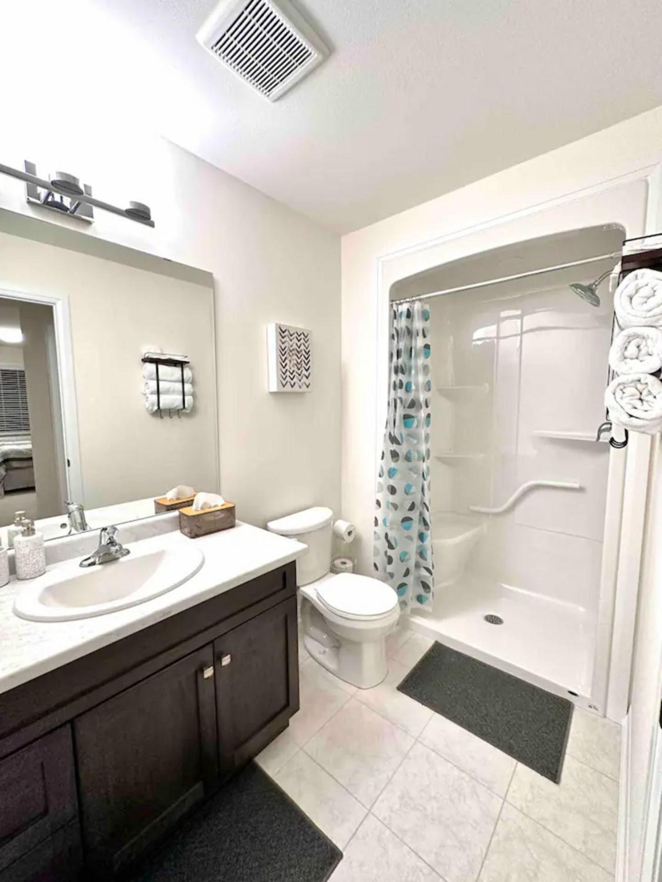 Entire Home In Niagara Falls, Canada エクステリア 写真