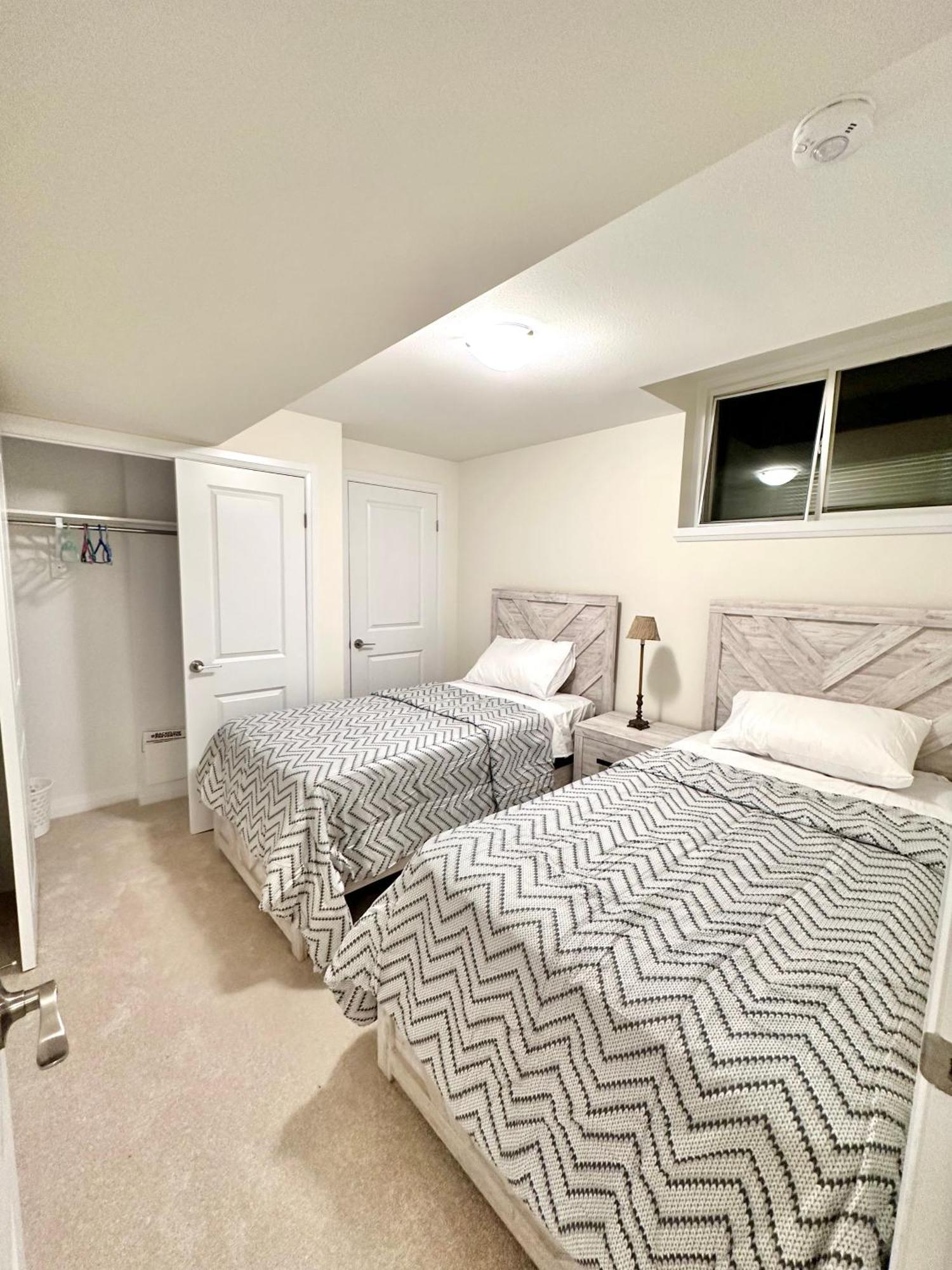 Entire Home In Niagara Falls, Canada エクステリア 写真