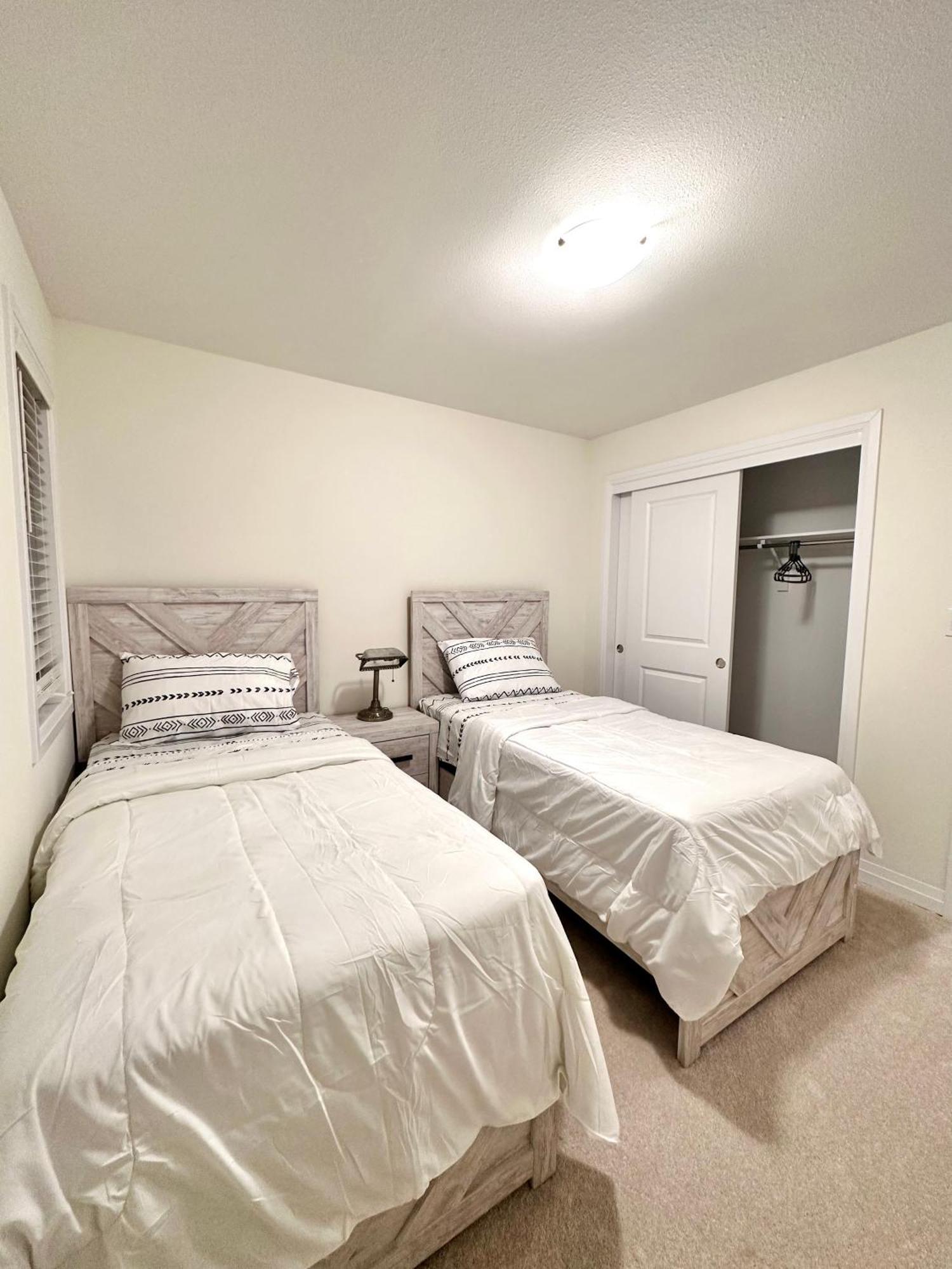 Entire Home In Niagara Falls, Canada エクステリア 写真