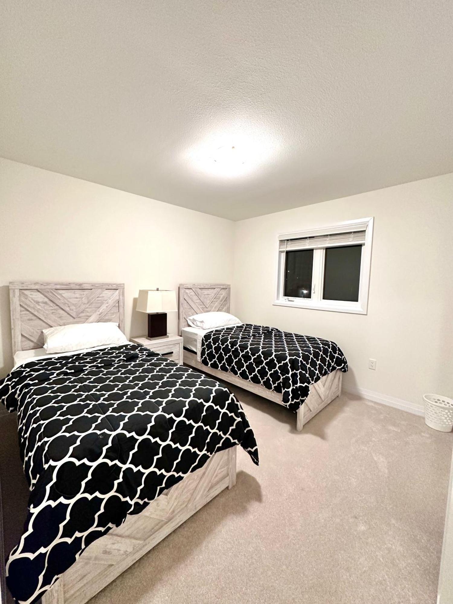 Entire Home In Niagara Falls, Canada エクステリア 写真